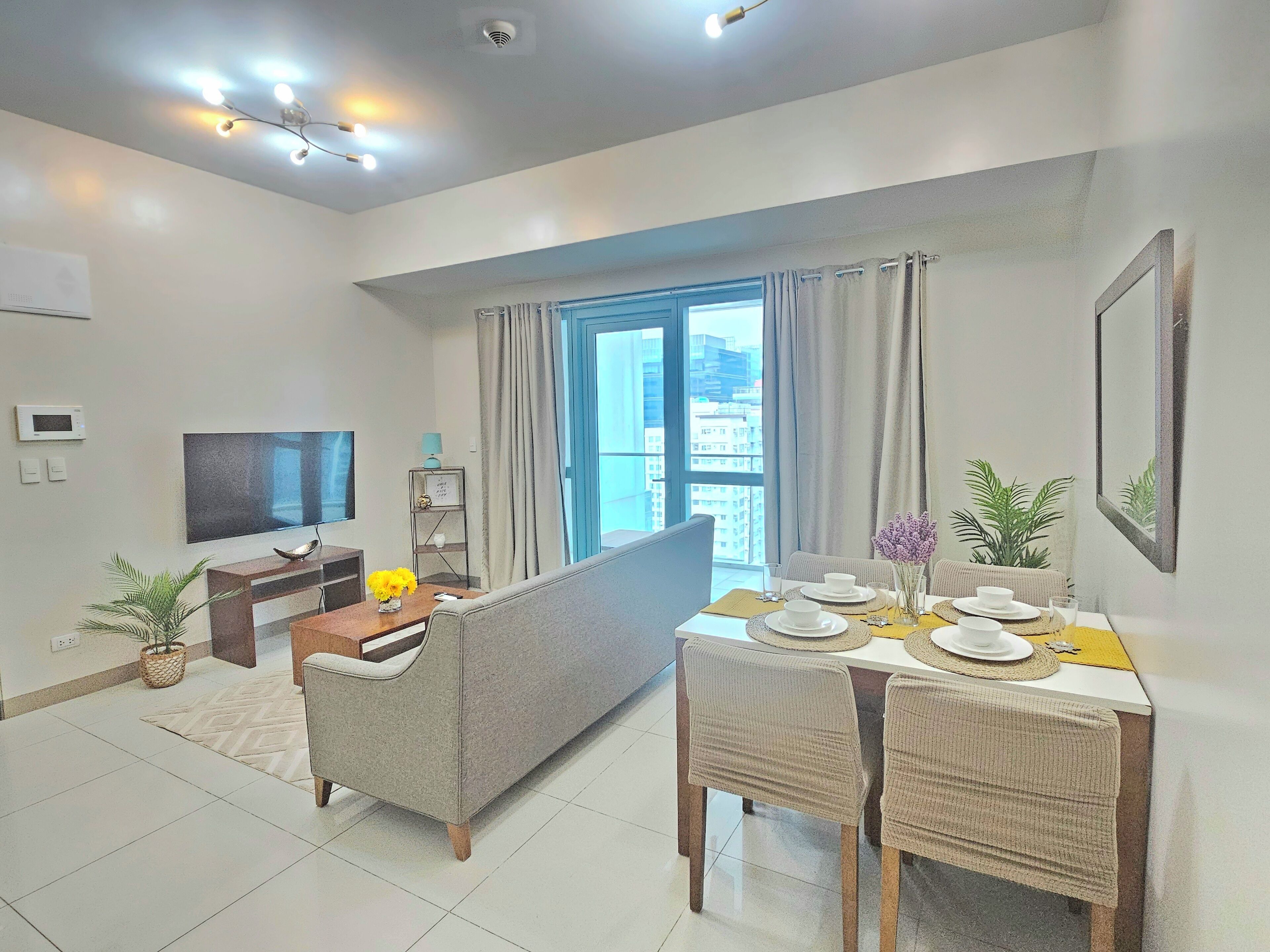Executive Apartment, 2 Bedrooms, Balcony, City View | Dining room