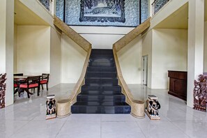 Lobby - Hotel O Ayu Bypass MansionNearBundaran Gerung (Gerung)