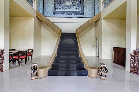 Lobby. Hotel O Ayu Bypass MansionNearBundaran Gerung