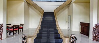 Hotel O Ayu Bypass MansionNearBundaran Gerung