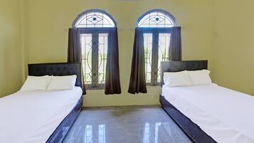 Deluxe Twin Room | Laptop workspace, free WiFi, bed sheets