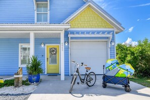 Exterior - Bougainvillea Beach Bungalow (St. Augustine)