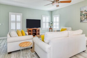 Exterior - Bougainvillea Beach Bungalow (St. Augustine)