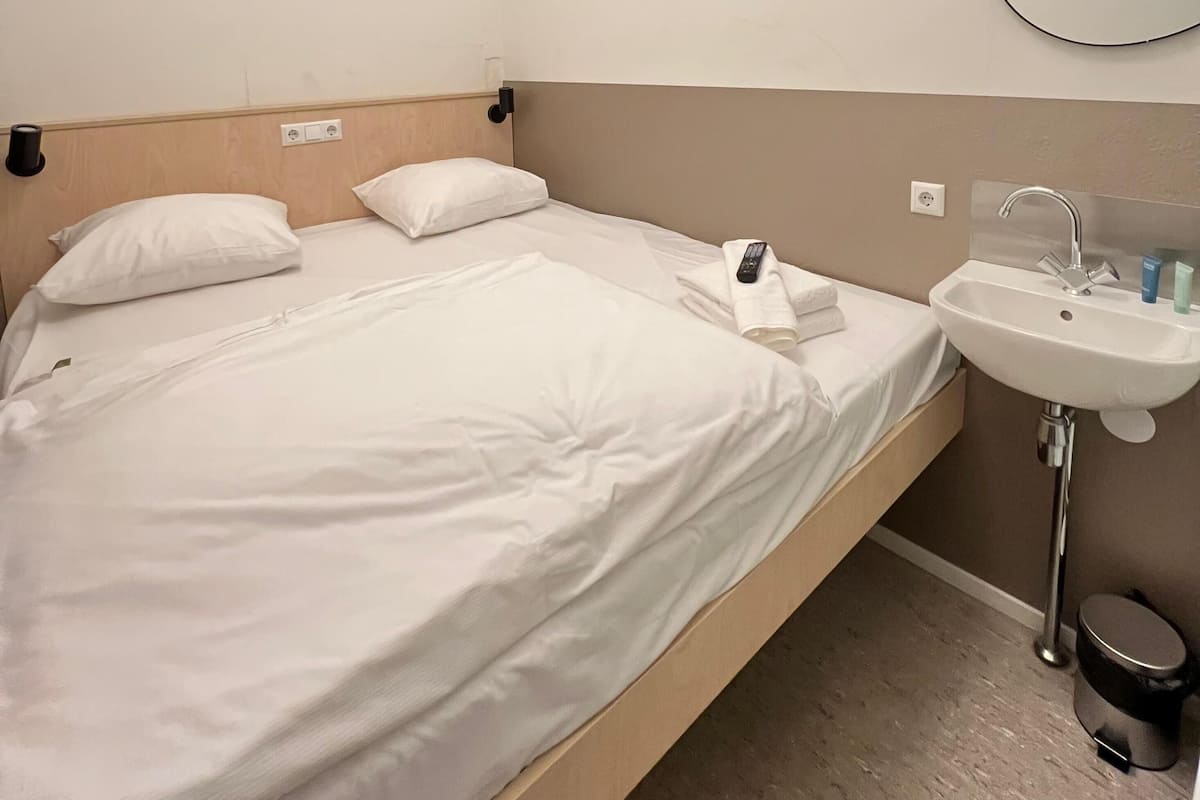 Sistema de insonorización, wifi gratis y ropa de cama