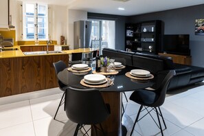 Dining - Modern Central 2BR flat in Valletta by ArcoBnb (Il-Belt Valletta)