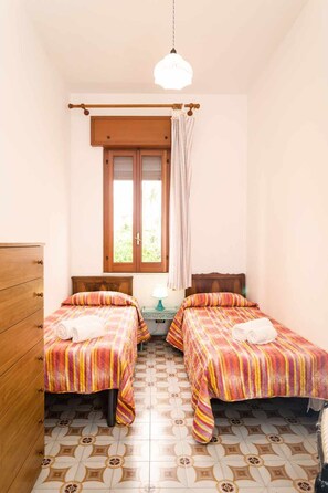 2 bedrooms, iron/ironing board, travel cot, WiFi