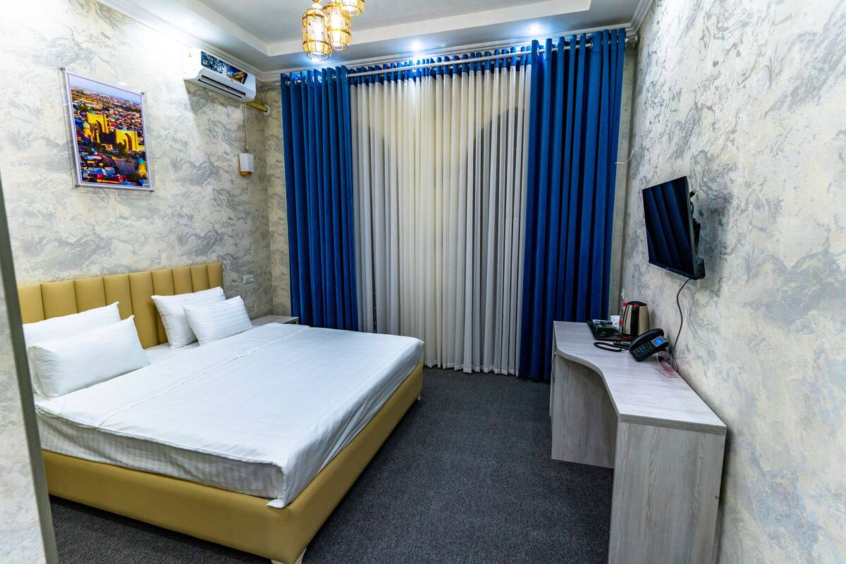 Comfort Double or Twin Room | In-room safe, desk, blackout drapes, soundproofing