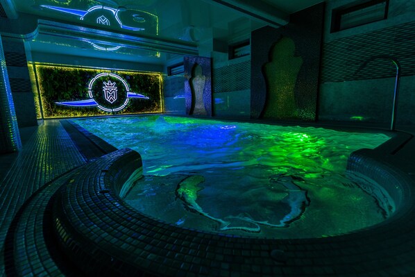 Indoor pool - Hotel MARJON (Samarkand)