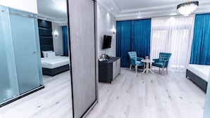 Luxury Suite | In-room safe, desk, blackout curtains, soundproofing - Hotel MARJON (Samarkand)
