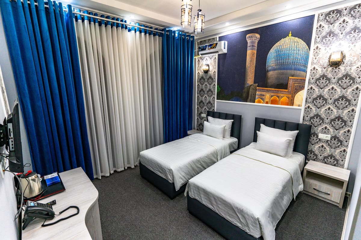 Standard Double or Twin Room, 2 Twin Beds | In-room safe, desk, blackout drapes, soundproofing