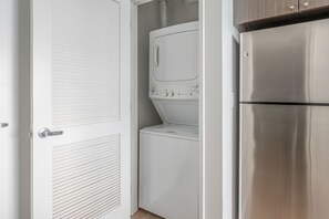 Interior - Fabulous SoMa 1BR w/ Pet Area & Bike Storage, nr BART, by Blueground (San Francisco)