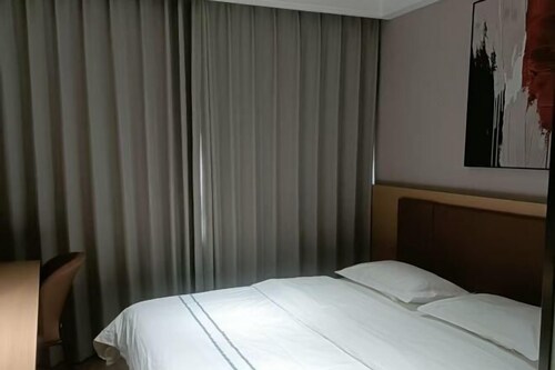 Qiemo Tazhong Town Moqin Jiayuan Express Hotel