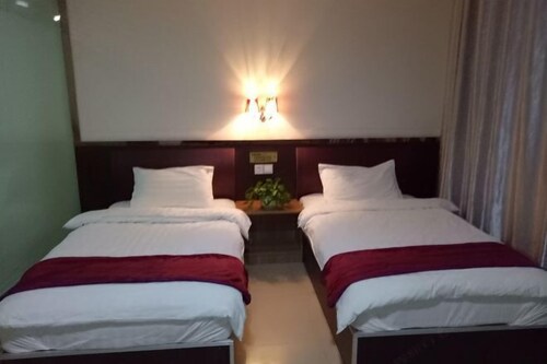 Qiemo Tazhong Town Moqin Jiayuan Express Hotel