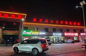 Exterior - Qiemo Tazhong Town Moqin Jiayuan Express Hotel (Qiemo)