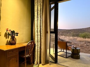 Standard Room, 2 Single Beds, Valley View | Living area