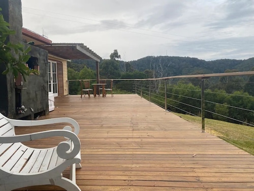 Couples Retreat the Valley view cottage, epic view

