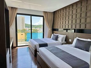 Deluxe Double Room, Balcony | Hypo-allergenic bedding, pillow-top beds, free minibar items, desk - Hai Long Hotel (Ho Chi Minh City)