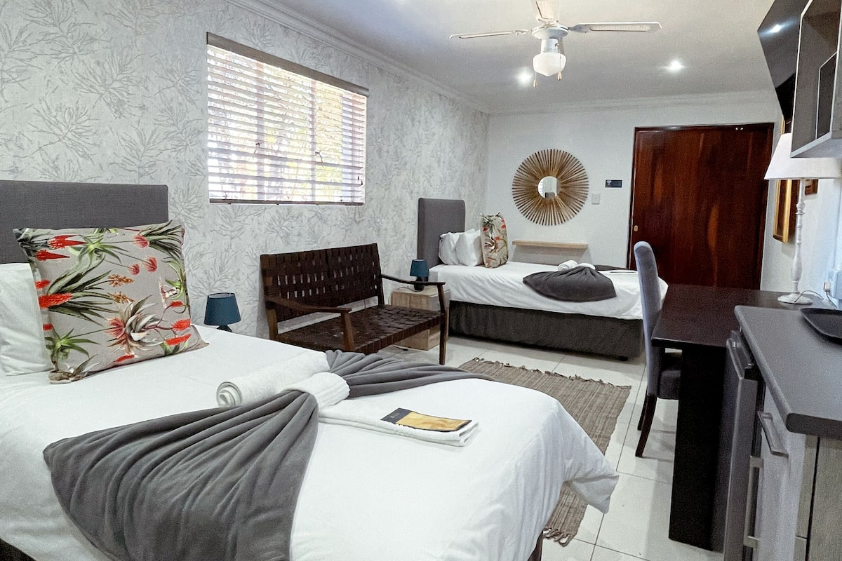 Luxury Double Room | Down comforters, desk, laptop workspace, WiFi (free)