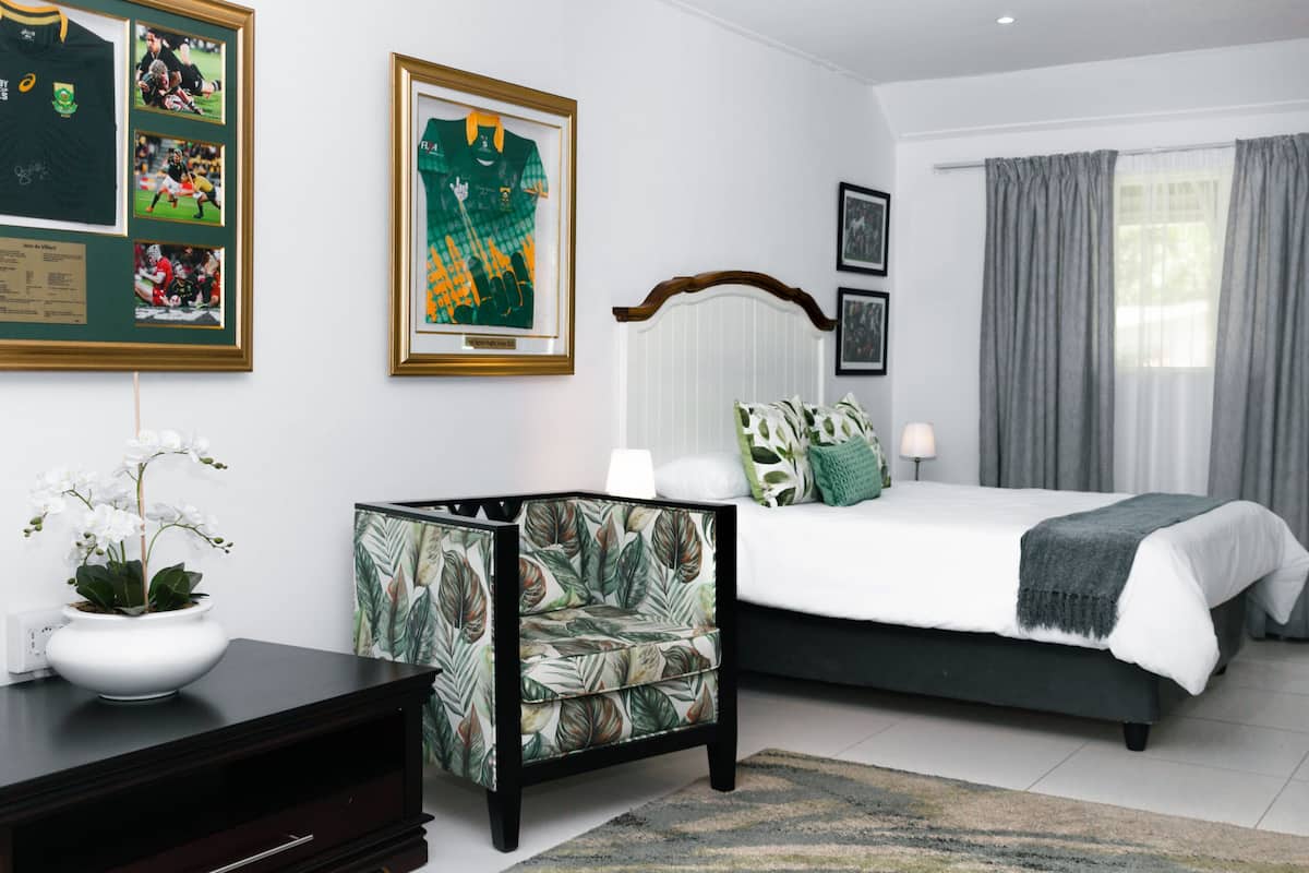 Presidential Single Room | Down comforters, desk, laptop workspace, WiFi (free)