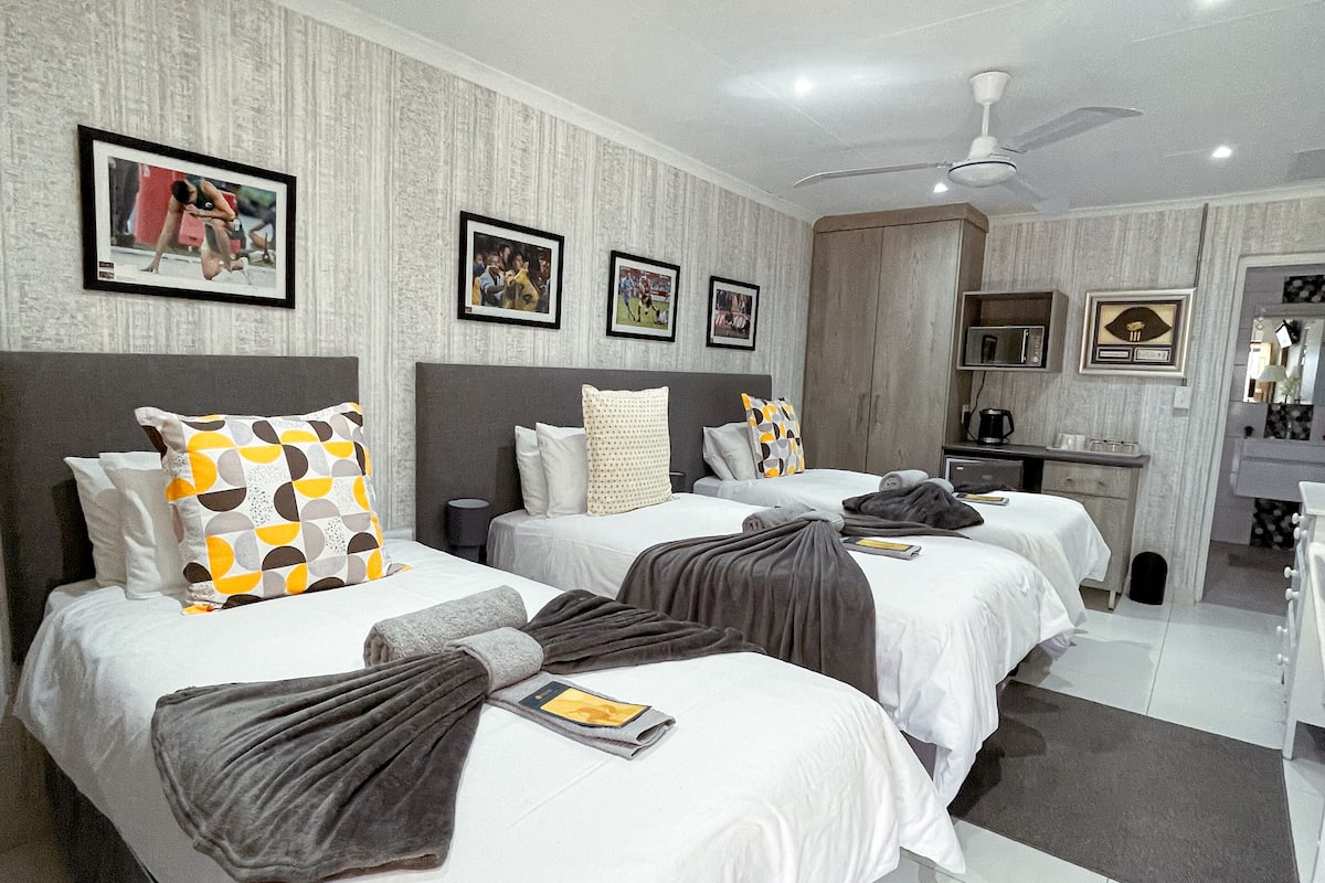 Luxury Room | Down comforters, desk, laptop workspace, WiFi (free)
