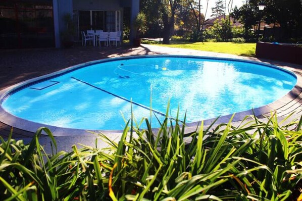 2 outdoor pools