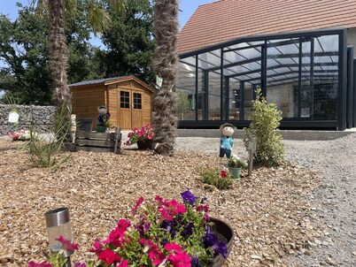 Spacious Gîte with Heated Pool & Spa, Ideal for Groups and Families