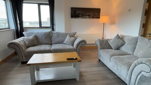 En 30-tommers smart-TV med kabel-kanaler