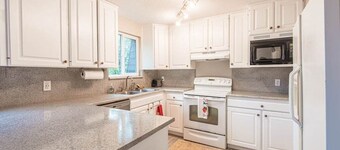 Sleek & Snug | Urban Retreat Mins from Downtown
