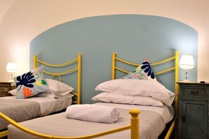 2 habitaciones, tabla de planchar con plancha, wifi y ropa de cama 