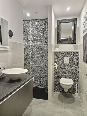 Estudi en suite Deluxe | Bany | Articles de tocador gratuïts i assecador de cabells