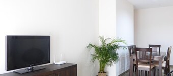 Charming 3-Bedroom Apartment with WIFI, Near Puerto Beach, Valencia