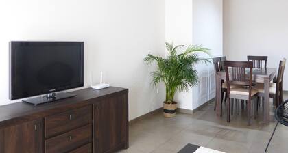 Charming 3-Bedroom Apartment with WIFI, Near Puerto Beach, Valencia
