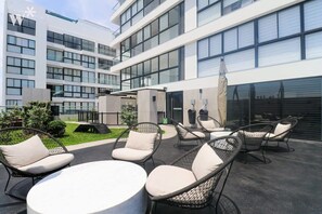 Outdoor dining - w* | Captivating 1BR in San Isidro (San Isidro)