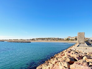 On the beach - Charming 2-Room Apartment with Garden, 100m from Beach, Private Parking (Sète)