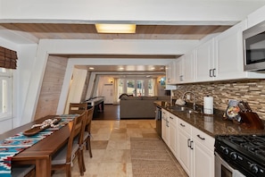 Fridge, microwave, oven, stovetop - PET FRIENDLY! Walk to Bear Mountain Ski Resort! HOT TUB! Shuffleboard! Walk to Bear Mountain Golf Course! (Big Bear Lake)