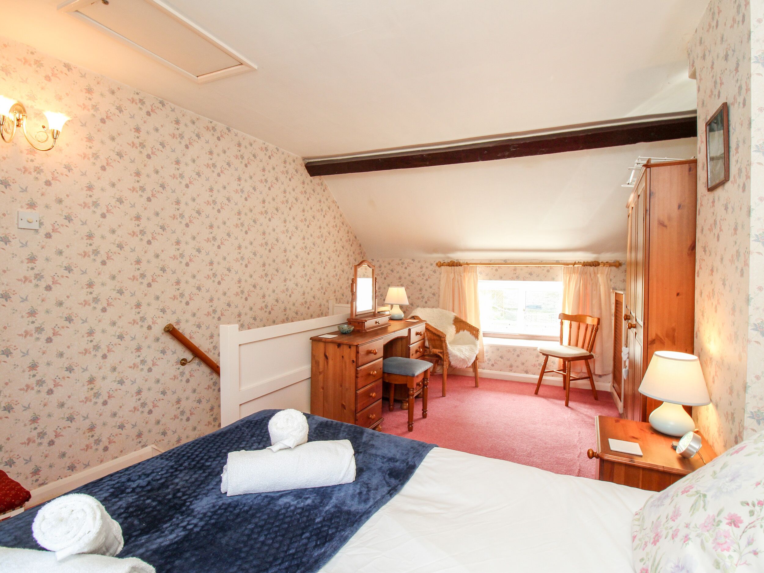 1 Schlafzimmer, individuell dekoriert, individuell eingerichtet