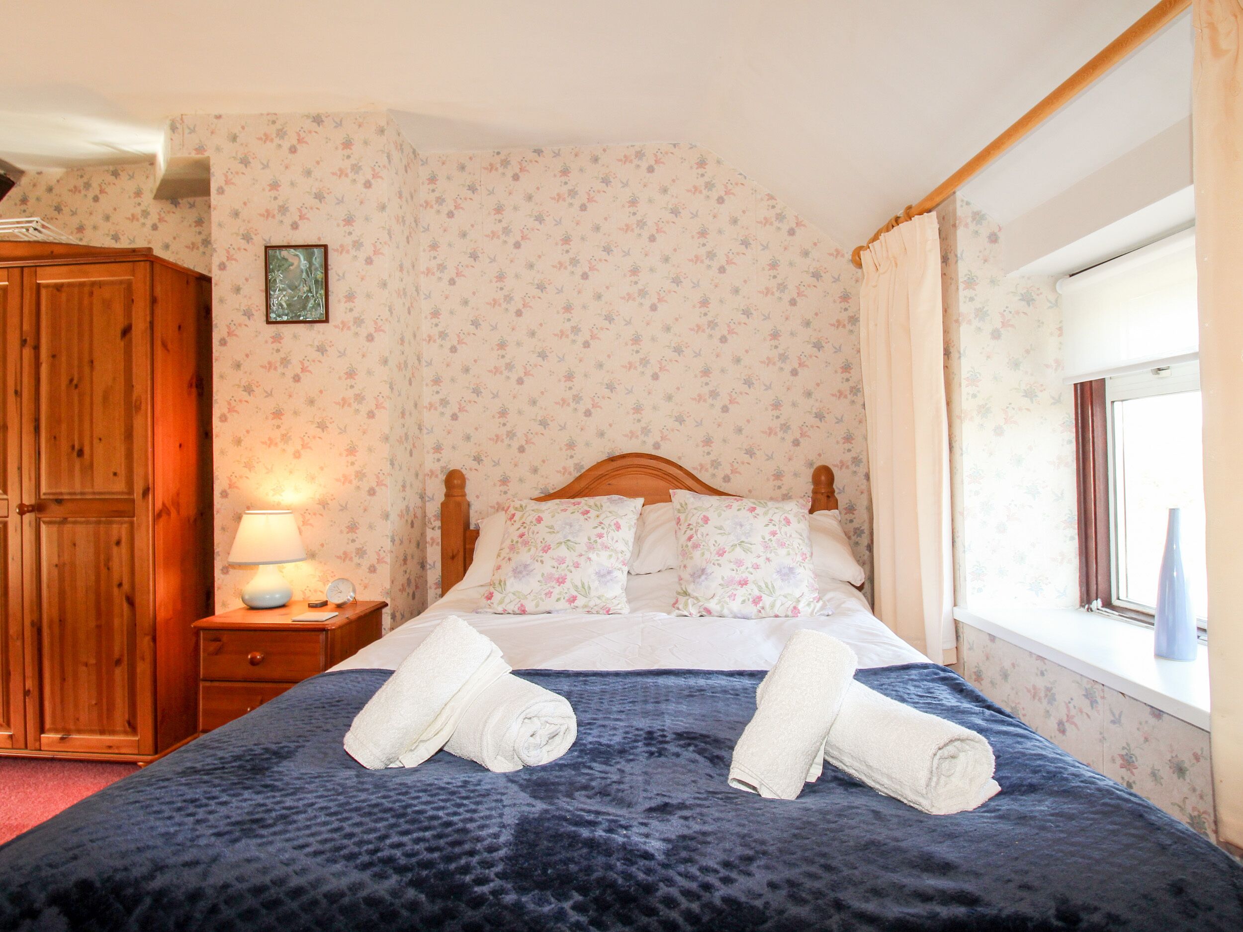 1 室のベッドルーム、客室ごとに異なる装 飾、客室ごとに異なるインテリア、WiFi (無料)