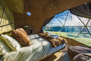 Knole | 1 bedroom, individually decorated, individually furnished, desk