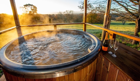 Knole | 1 bedroom, individually decorated, individually furnished, desk