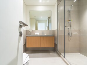 Deluxe Apartment | Bathroom - Dubai Creek Gem, Stylish Condo With Two Balconies (Dubai)
