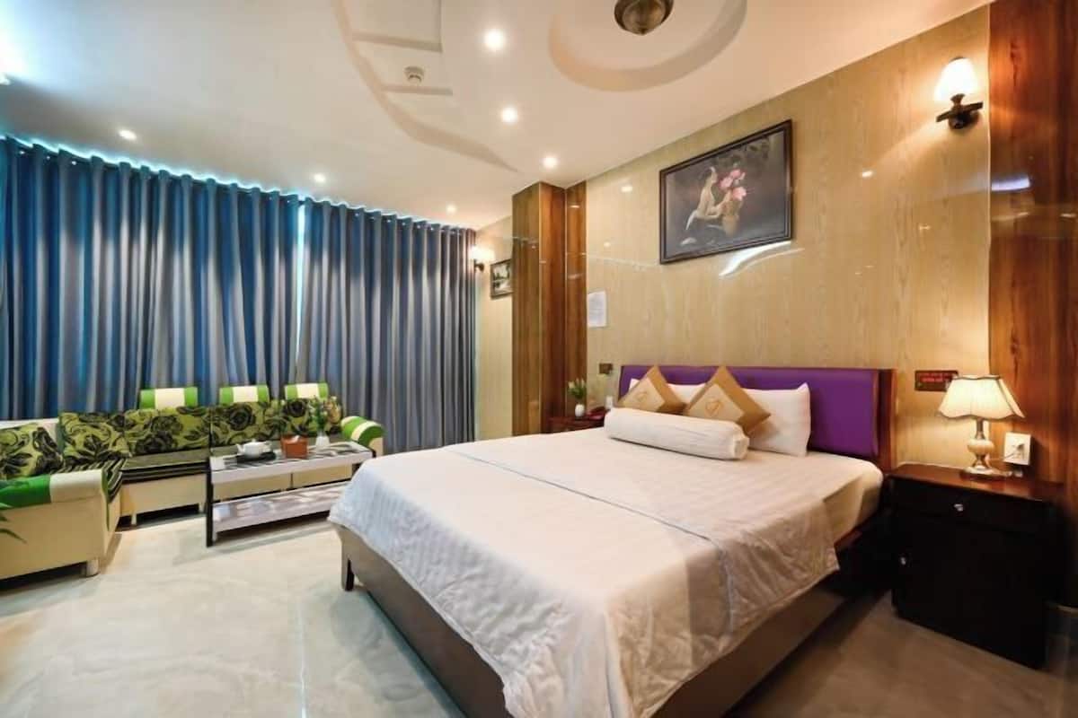 Hypo-allergenic bedding, free minibar, individually decorated