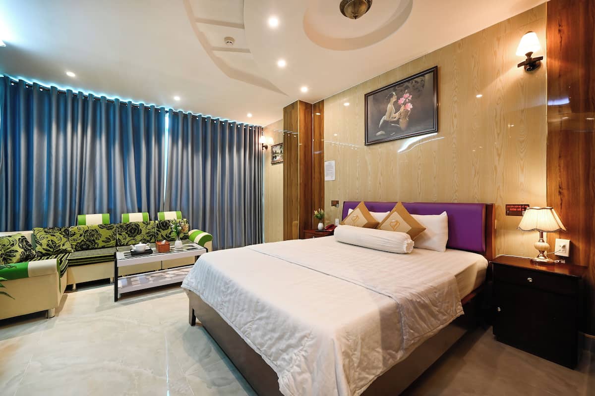 Junior Room, Balcony, City View | Hypo-allergenic bedding, free minibar, individually decorated