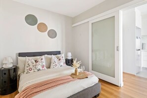 2 室のベッドルーム、アイロン / アイロン台、WiFi、ベッドシーツ