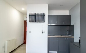 Fridge, microwave, stovetop, toaster - Convenient & Bright Budget Studio in Sunderland (Sunderland)