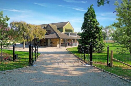 Woodland Lodge luxury rural retreat, sleeps 10-14
