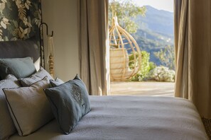 Deluxe Room, 1 Katil Raja (King), Non Smoking, Sea View (Arba Barona) | 1 bilik tidur, peralatan tempat tidur premium, gebar bulu kapas