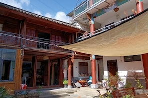 Unclassified image, 4 of 122, button - 52 Inn (Dali City)