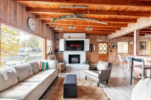 Smart TV, fireplace, table tennis