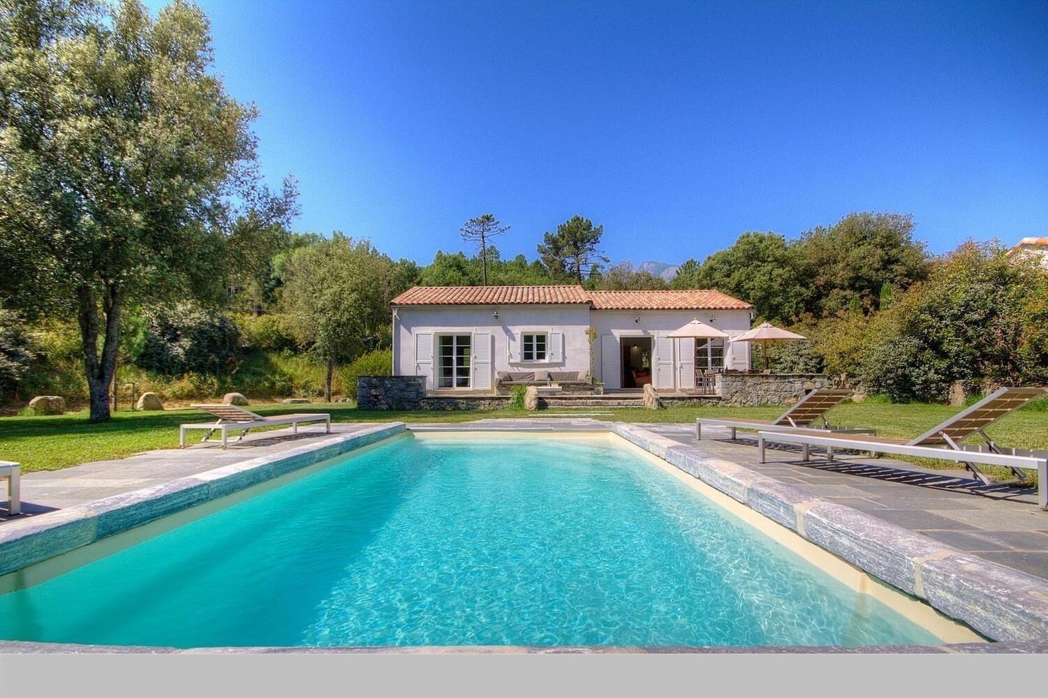 Alberca al aire libre 