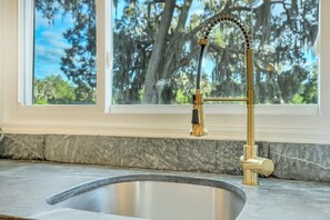 Interior - 3bd/3ba Lakefront-Spa-Kayak-Near Savannah & Tybee (Savannah)